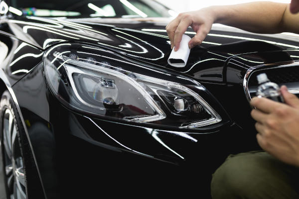 Worker,Cleaning,Car,-,Car,Detailing,(or,Valeting),Concept.,Selective